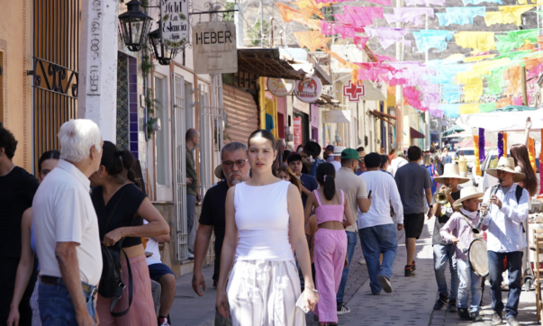Ajijic pedestrian walkway along Colón a success